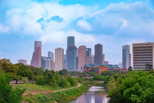 Spring Preview Hits the Bayou City: Houston Sizzles Toward the 80s