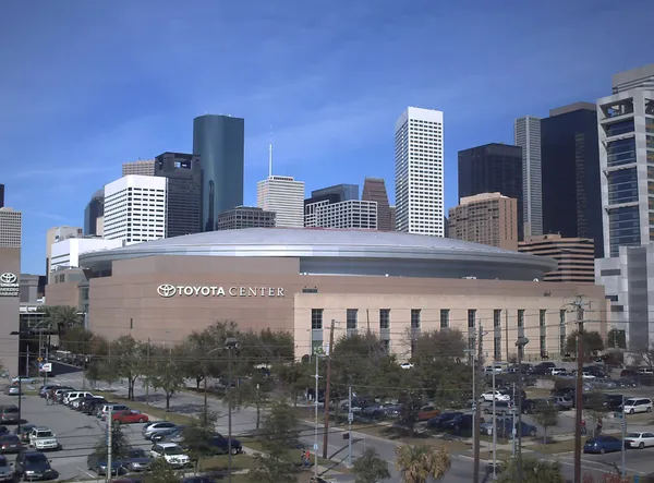 Bayou City Sunday: A Frosty Morning with Heat at the Toyota Center