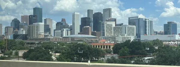 Spring-Like Warmth and Gentle Breezes: Houston’s Tuesday Weather Outlook