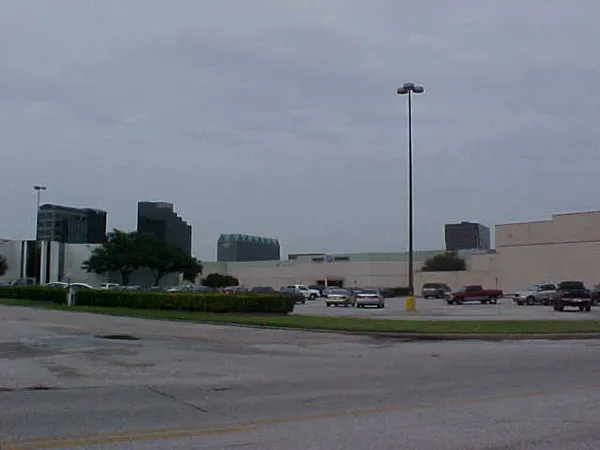 Teenager fatally shot during late-night car meet at Greenspoint Mall parking lot in north Houston