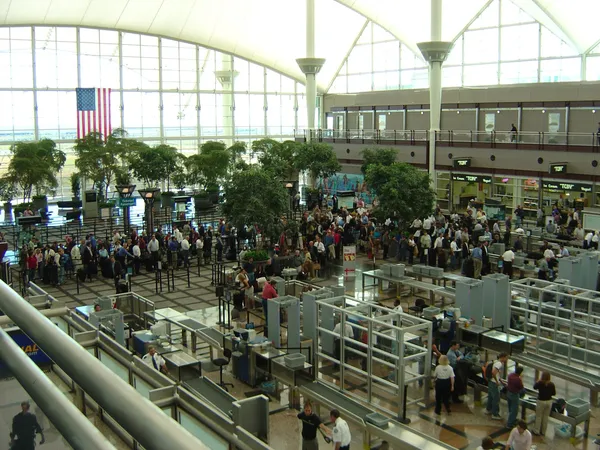 Houston airport security lines stretch for hours as TSA pay disruption collides with peak spring travel