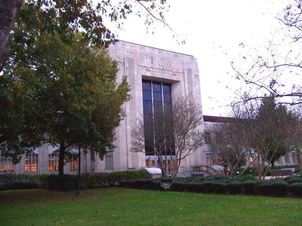 University of Houston Liberal Arts Faculty Asked to Sign “Not Indoctrinate” Memo Amid Texas Governance Changes