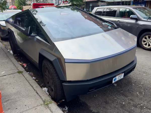 Houston police investigate fatal crash involving Tesla Cybertruck, with evidence reviews focusing on speed and right-of-way