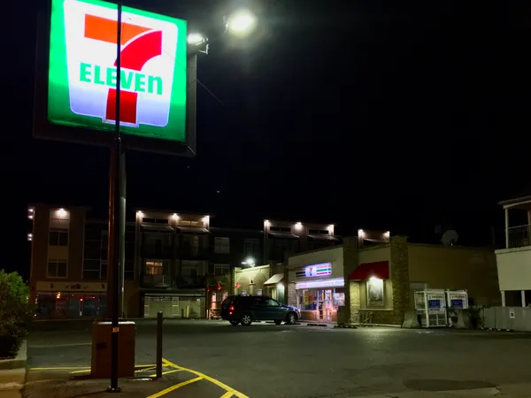 Man found shot to death outside northwest Harris County convenience store as homicide investigation begins